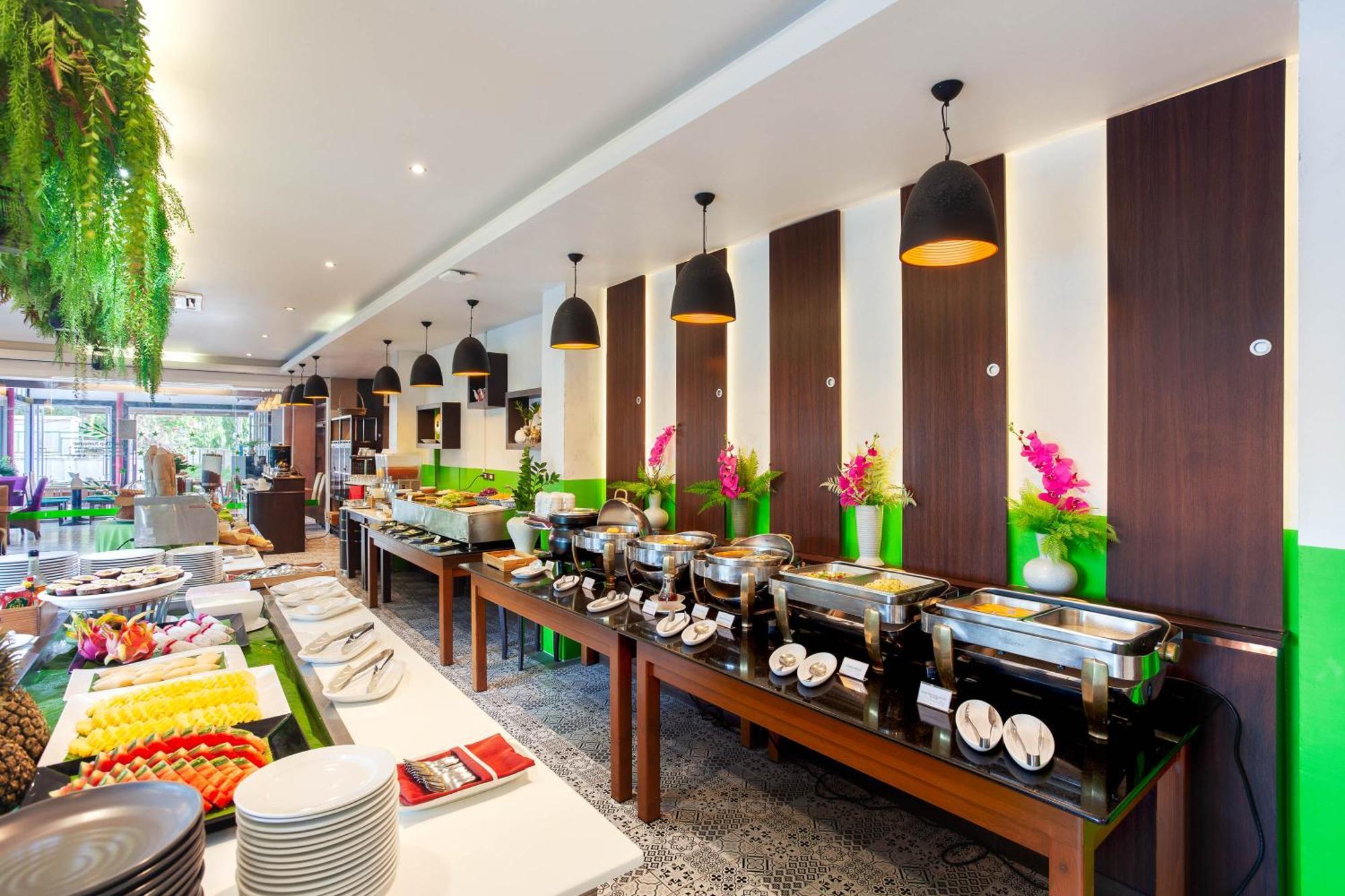 Thanthip Beach Resort Patong Ngoại thất bức ảnh