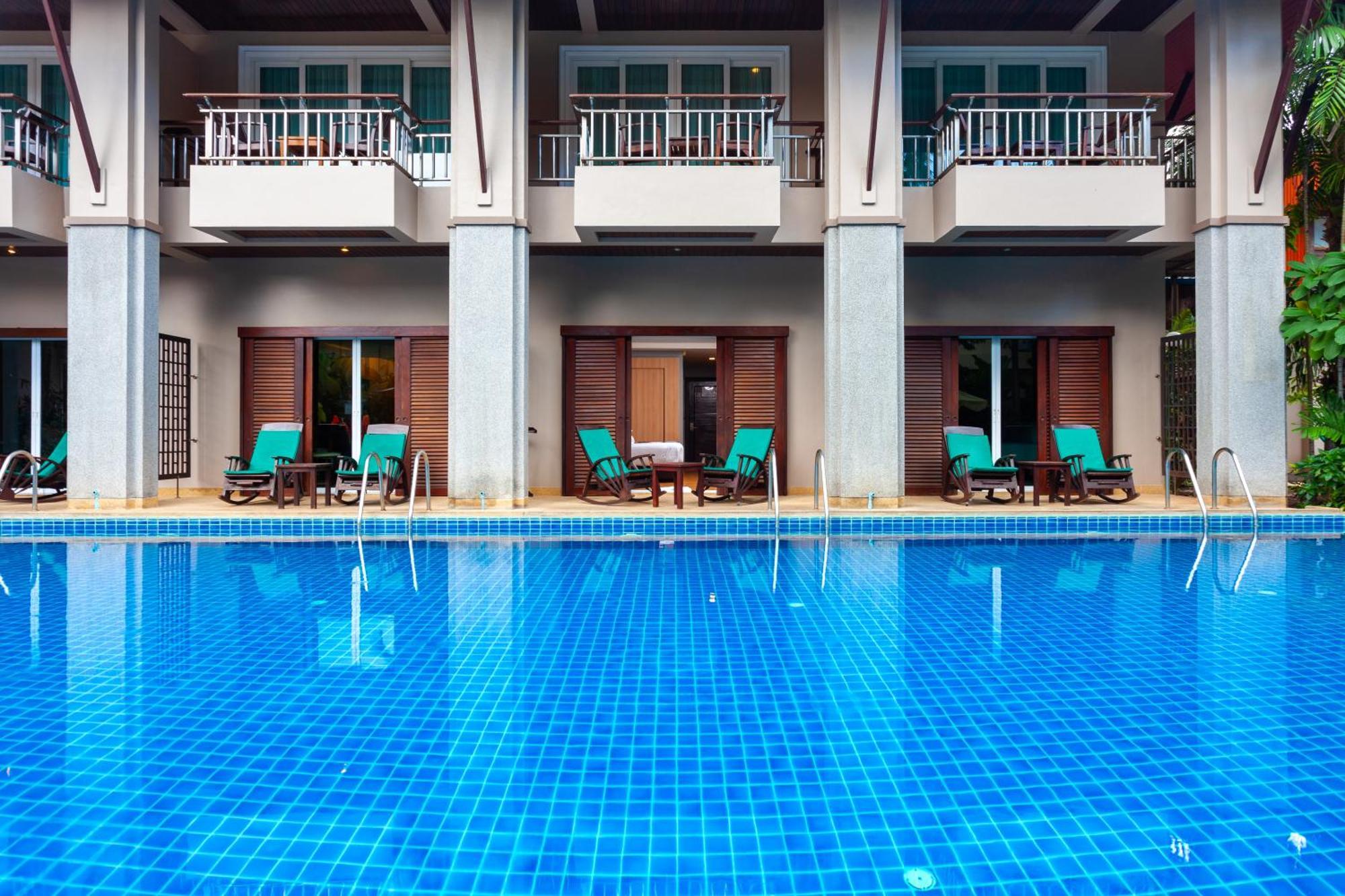 Thanthip Beach Resort Patong Ngoại thất bức ảnh