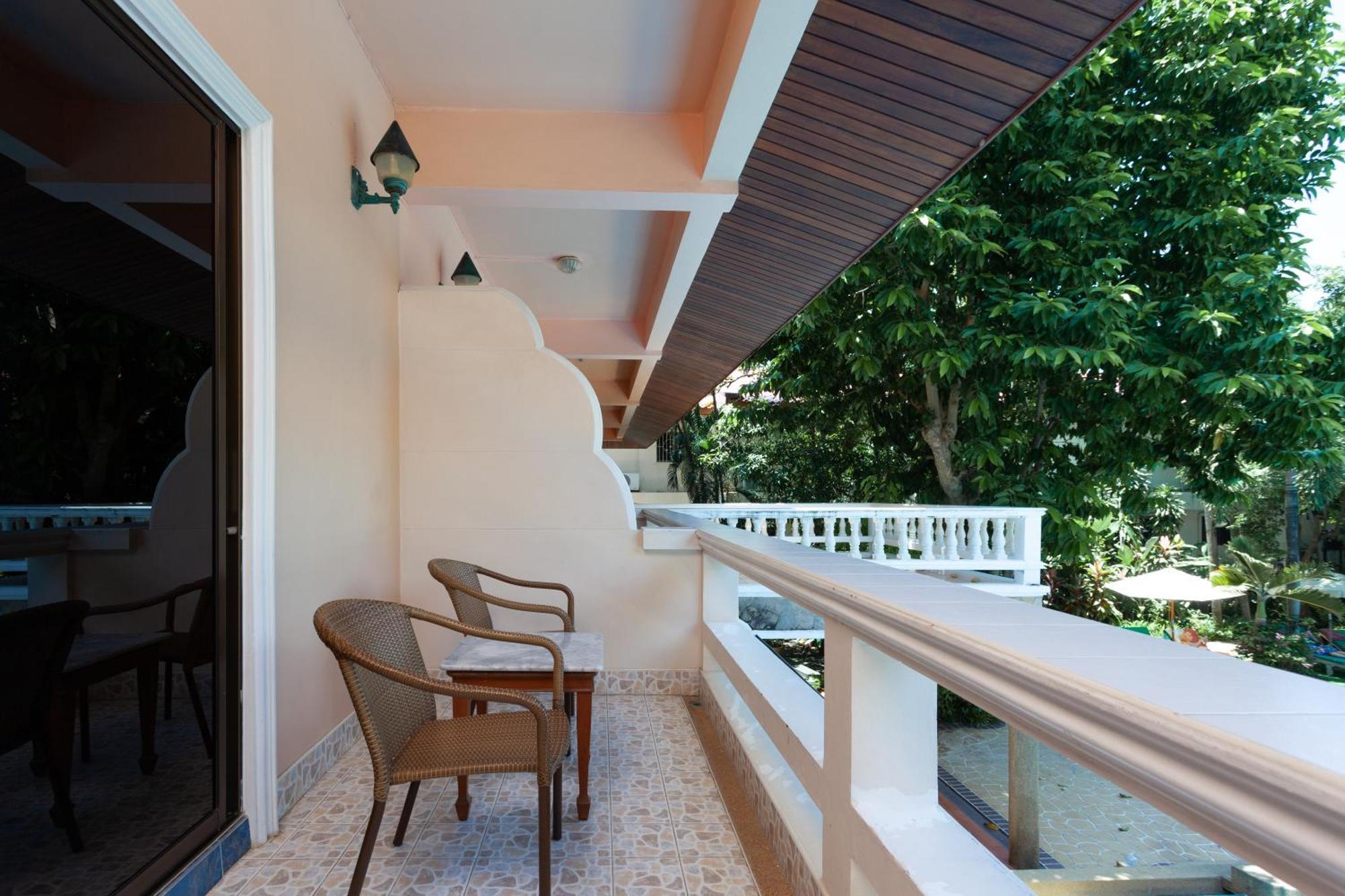 Thanthip Beach Resort Patong Phòng bức ảnh