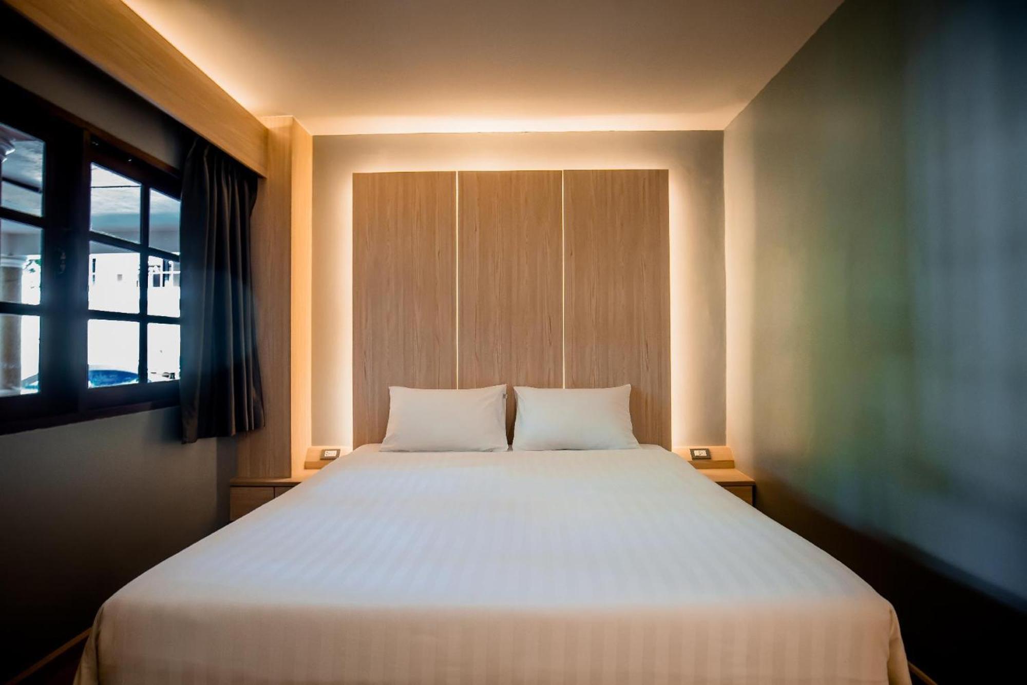 Thanthip Beach Resort Patong Phòng bức ảnh