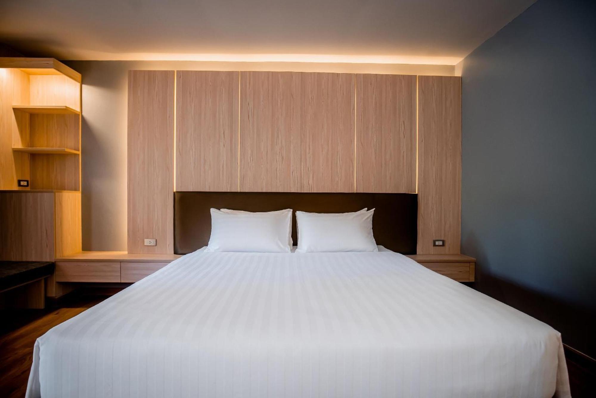 Thanthip Beach Resort Patong Phòng bức ảnh