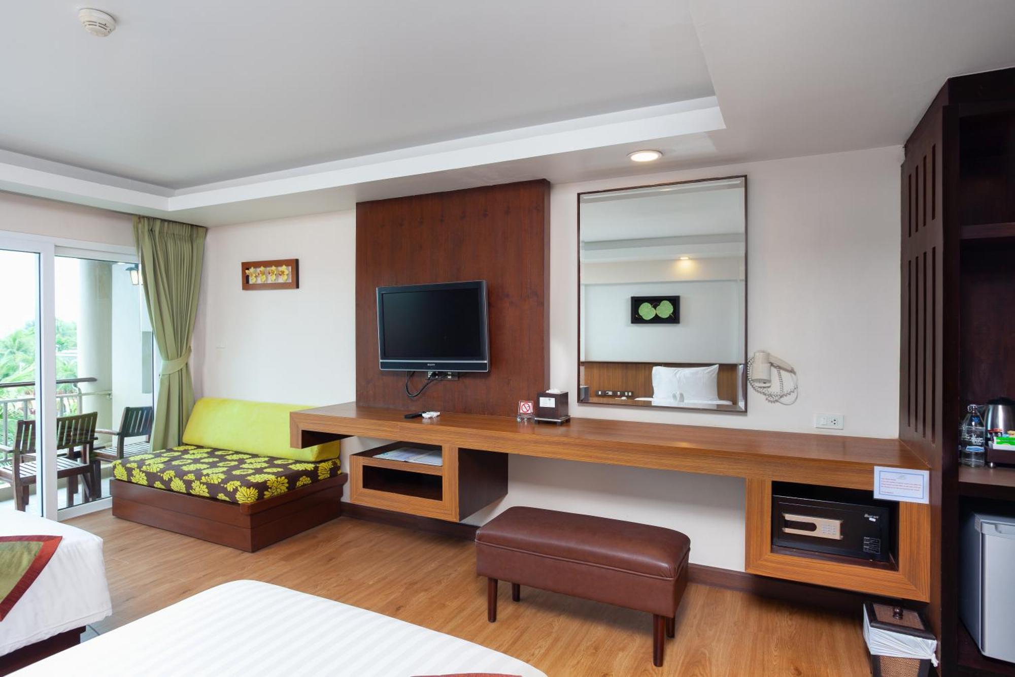 Thanthip Beach Resort Patong Ngoại thất bức ảnh