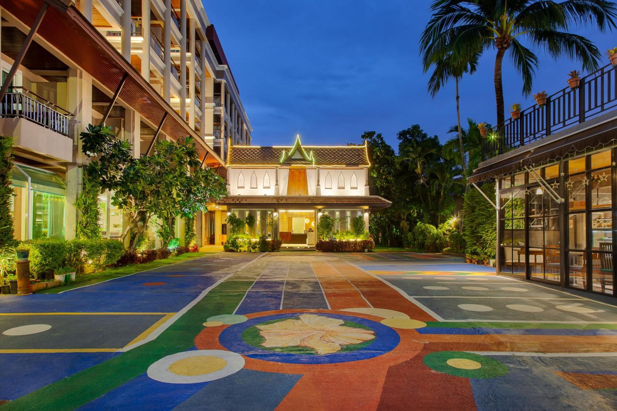 Thanthip Beach Resort Patong Ngoại thất bức ảnh