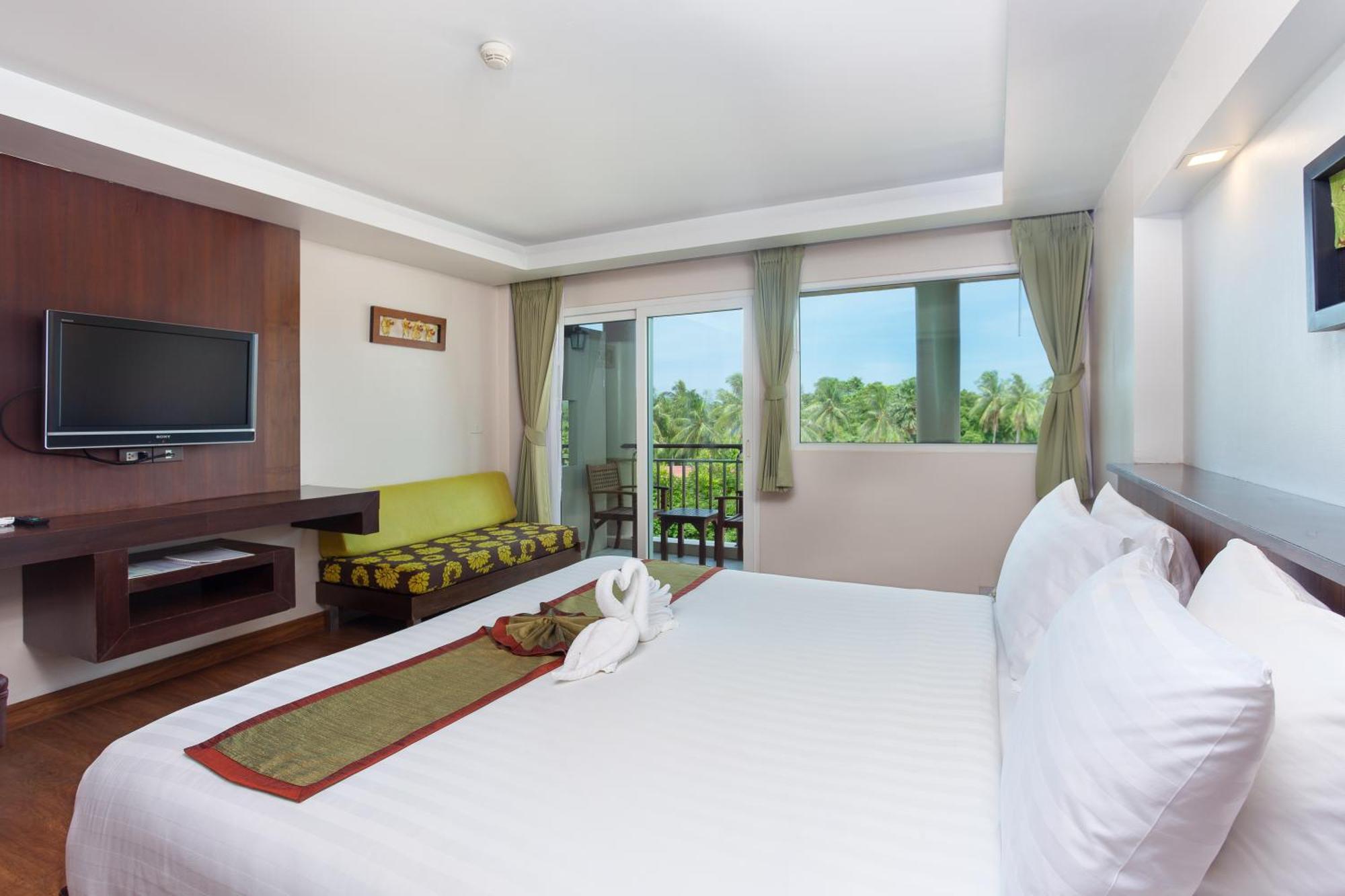Thanthip Beach Resort Patong Phòng bức ảnh